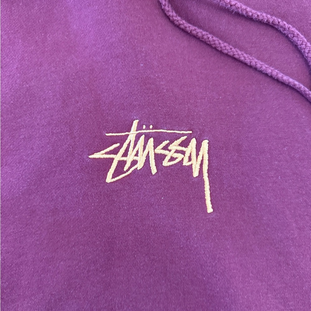 Stussy Burgundy Pullover sweatshirt Hoodie with Gold Logo - Picture 2 of 5